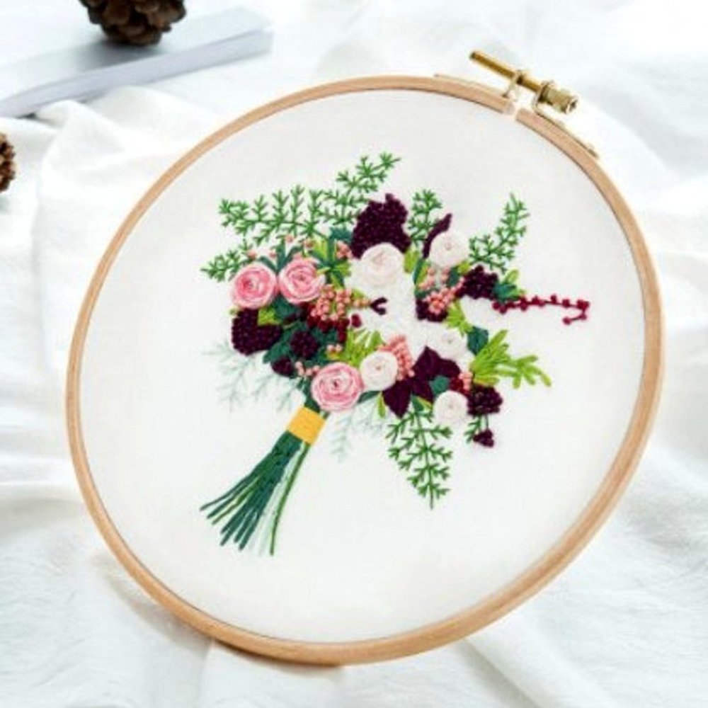 Christmas Flowers Bouquet Embroidery Kit, Beginner Floral Embroidery Hoop Kit